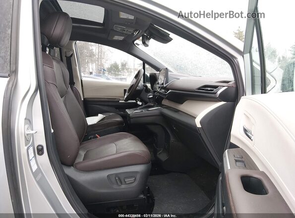 5TDESKFC0MS031118 2021 TOYOTA SIENNA Silver Вид салону спереду