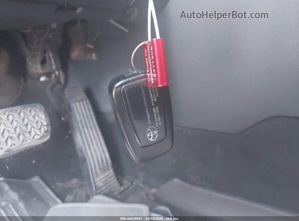 5TDHZRBH4LS015389 2020 TOYOTA LE Серый Вид панели приборов