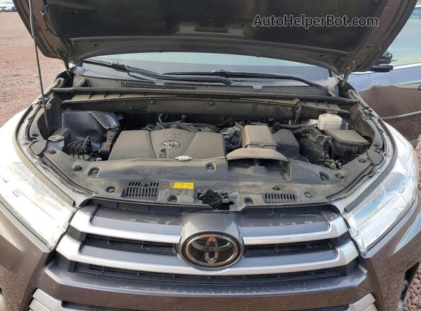 5TDJZRFH0JS542497 2018 TOYOTA HIGHLANDER Gray Widok wnętrza z tyłu