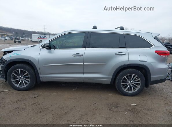 5TDJZRFH7HS449938 2017 TOYOTA LE Серебряный 