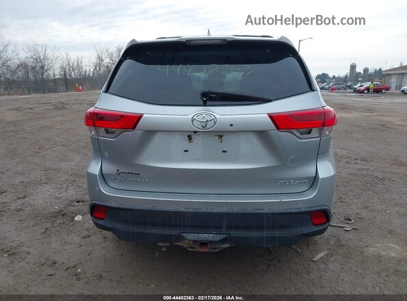 5TDJZRFH7HS449938 2017 TOYOTA LE Серебряный 