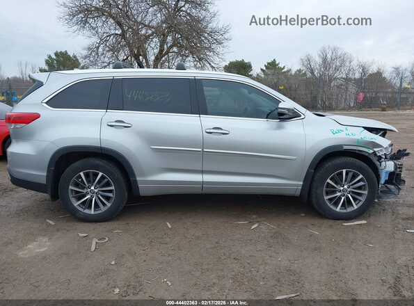 5TDJZRFH7HS449938 2017 TOYOTA LE Серебряный Панорамный вид салона 360°