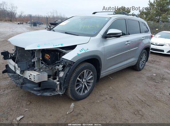 5TDJZRFH7HS449938 2017 TOYOTA LE Серебряный Передняя левая четверть