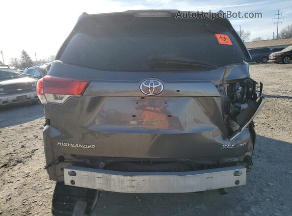 5TDJZRFH8JS531652 2018 TOYOTA HIGHLANDER Black Rear view