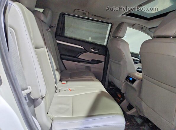 5TDJZRFH9JS526931 2018 TOYOTA HIGHLANDER White უკანა სალონის ხედი