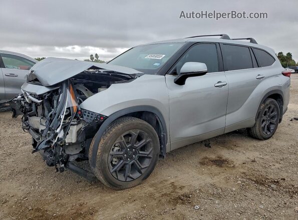 5TDKDRAH3PS502868 2023 TOYOTA HIGHLANDER Silver Передня ліва чверть