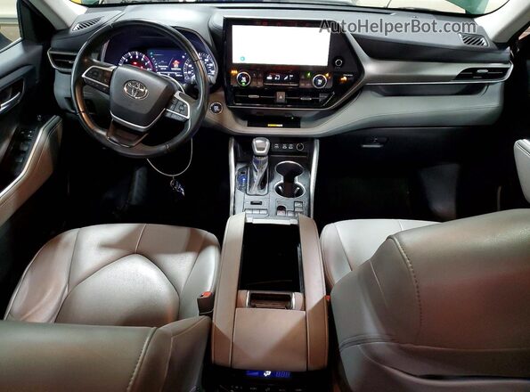 5TDKDRBH1PS506884 2023 TOYOTA HIGHLANDER Зеленый Вид панели приборов