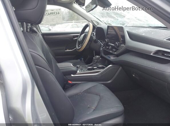 5TDKDRBH7SS582554 2025 TOYOTA HIGHLANDER Серебряный Вид салона спереди