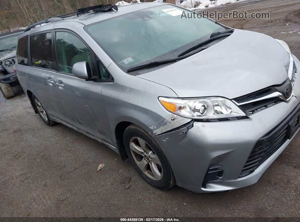 5TDKZ3DC3JS951361 2018 TOYOTA LE Silver Przód prawy