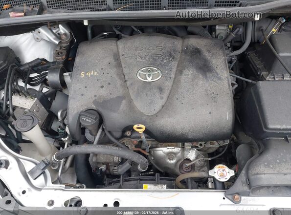 5TDKZ3DC3JS951361 2018 TOYOTA LE Silver Widok z tyłu