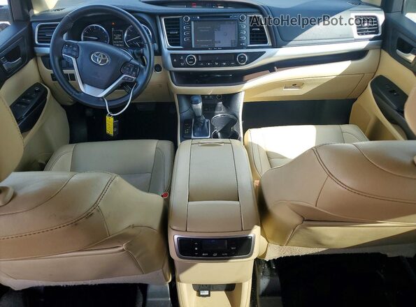 5TDKZRFH3HS525529 2017 TOYOTA HIGHLANDER Черный Вид панели приборов