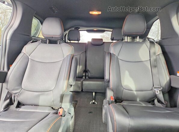 5TDXRKEC0PS170434 2023 TOYOTA SIENNA Silver უკანა სავარძლების ხედი