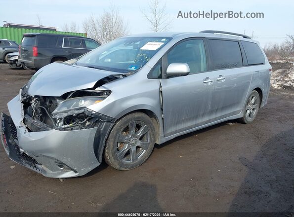 5TDXZ3DC7JS919096 2018 TOYOTA SIENNA Silver Przód lewy