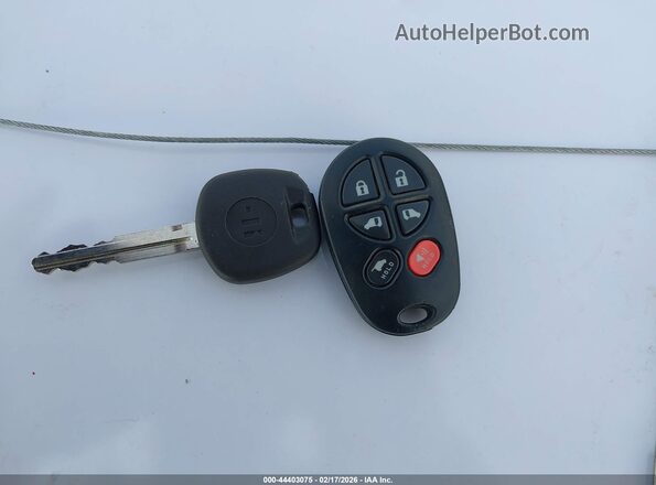 5TDXZ3DC7JS919096 2018 TOYOTA SIENNA Silver Widok deski rozdzielczej