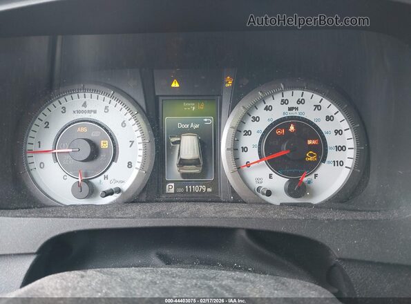 5TDXZ3DC7JS919096 2018 TOYOTA SIENNA Silver Widok tylnych siedzeń