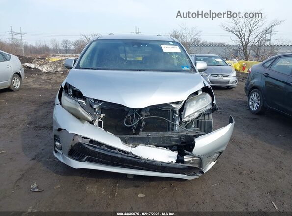 5TDXZ3DC7JS919096 2018 TOYOTA SIENNA Silver Widok zestawu wskaźników