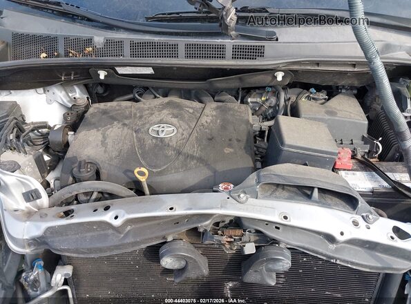 5TDXZ3DC7JS919096 2018 TOYOTA SIENNA Silver Widok z tyłu