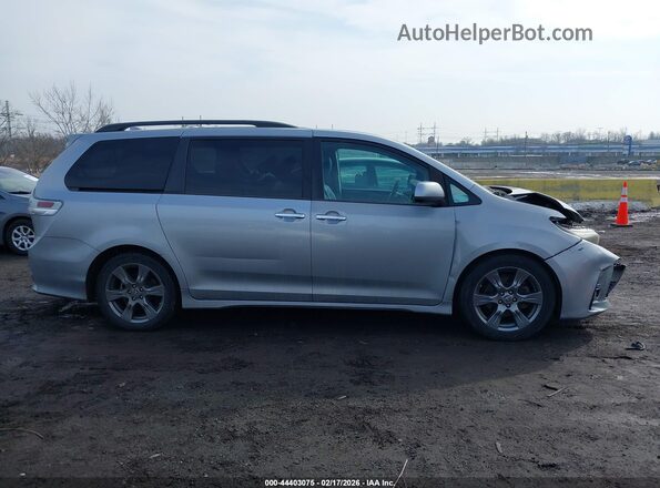 5TDXZ3DC7JS919096 2018 TOYOTA SIENNA Silver Widok wnętrza z tyłu