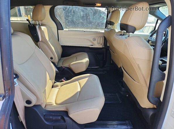 5TDYRKEC8MS056004 2021 TOYOTA SIENNA White Rear interior view