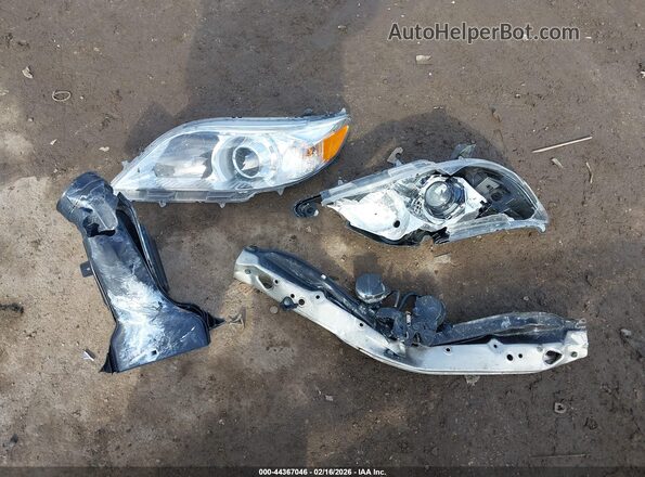 5TDYZ3DC3HS889836 2017 TOYOTA LE Champagne Вид щитка приборов