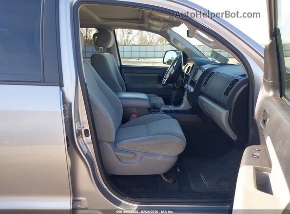 5TDZY5G10GS061612 2016 TOYOTA SEQUOIA Серебряный Вид салона спереди