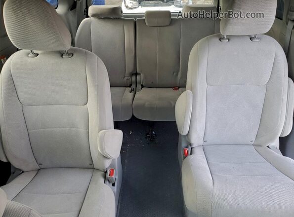 5TDZZ3DC2LS062763 2020 TOYOTA SIENNA Gray Rear seats view
