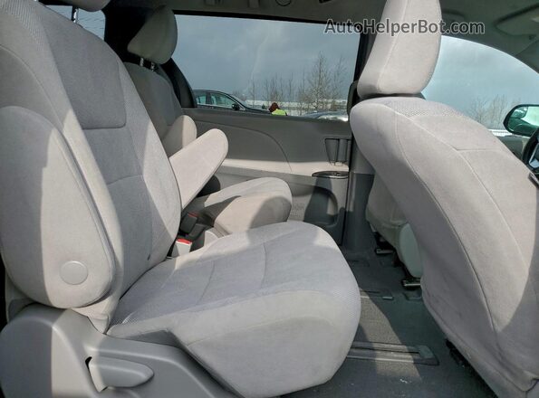 5TDZZ3DC2LS062763 2020 TOYOTA SIENNA Gray Rear interior view