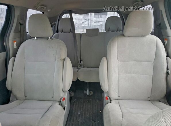 5TDZZ3DCXJS924575 2018 TOYOTA SIENNA Charcoal Vista de los asientos traseros
