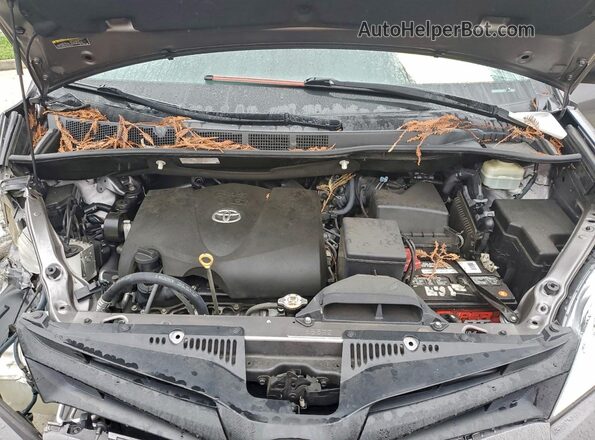5TDZZ3DCXJS924575 2018 TOYOTA SIENNA Charcoal Vista del compartimento del motor