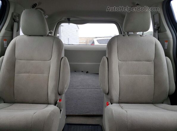 5TDZZ3DCXJS954160 2018 TOYOTA SIENNA Коричневый Вид задних сидений