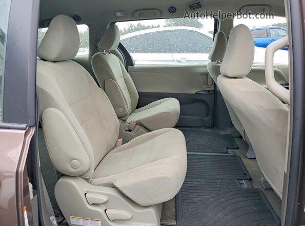 5TDZZ3DCXJS954160 2018 TOYOTA SIENNA Коричневый Вид задней части салона