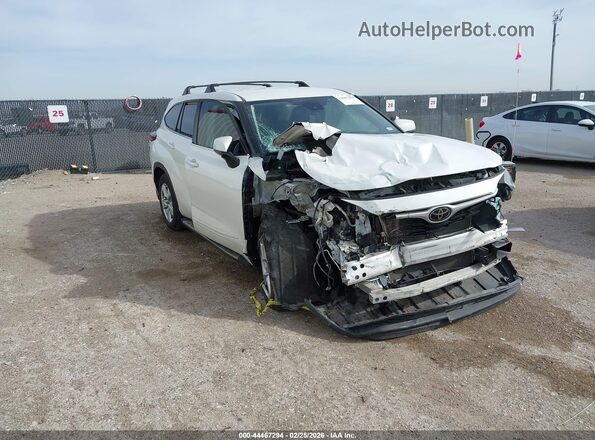 5TDZZRAH3MS074747 2021 TOYOTA LE Белый Передняя правая четверть