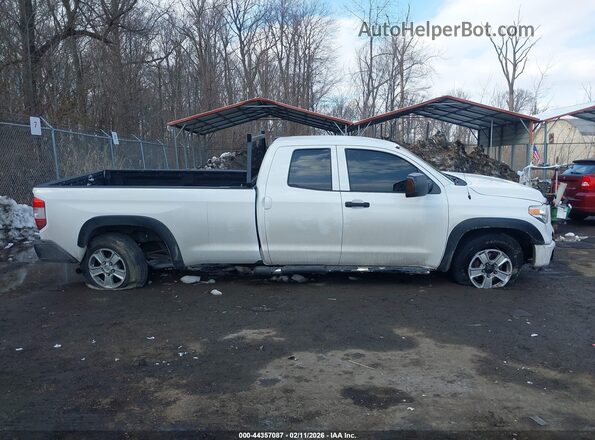 5TFCY5F1XGX020339 2016 TOYOTA TUNDRA Белый Вид задней части салона