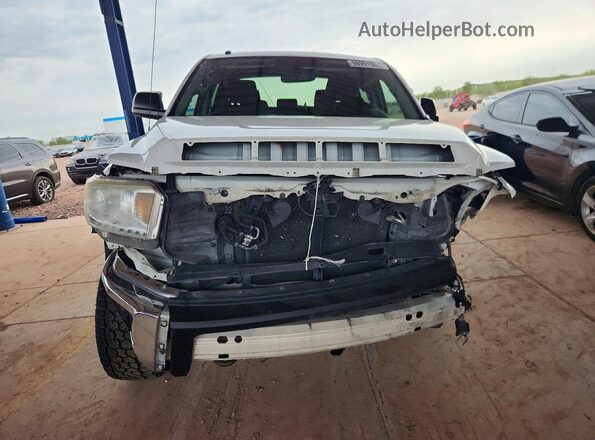 5TFDW5F16HX607777 2017 TOYOTA TUNDRA Белый Вид спереди
