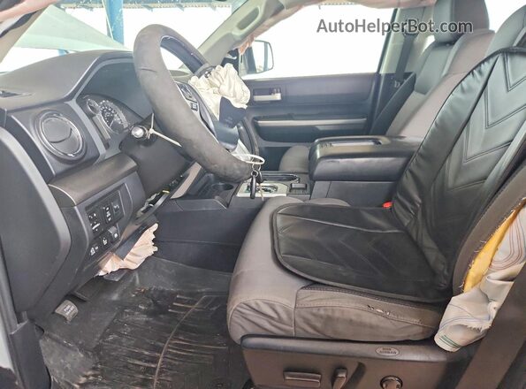 5TFDW5F16HX607777 2017 TOYOTA TUNDRA Белый Вид салона спереди