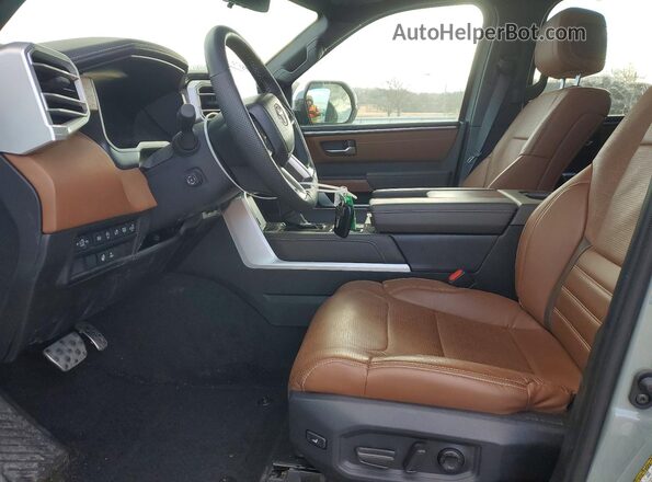 5TFMA5DB2SX295913 2025 TOYOTA TUNDRA Бирюзовый Вид салона спереди