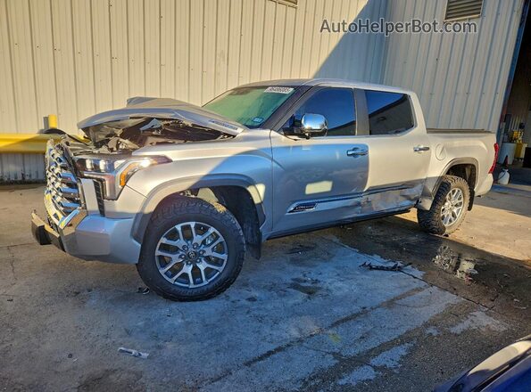 5TFMC5DB8SX091367 2025 TOYOTA TUNDRA Серебряный Передняя левая четверть