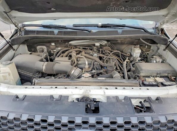 5TFRM5F15KX137969 2019 TOYOTA LE Белый Вид задней части салона