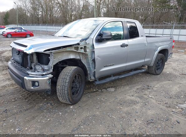 5TFRM5F19GX107655 2016 TOYOTA TUNDRA Серебряный Передняя левая четверть