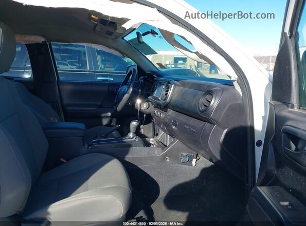 5TFRX5GNXGX059706 2016 TOYOTA TACOMA Белый Вид салона спереди