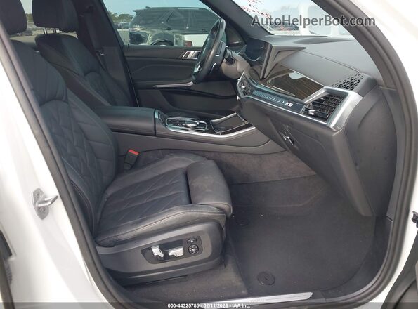 5UX13EU06R9V10220 2024 BMW X5 Белый Вид салона спереди