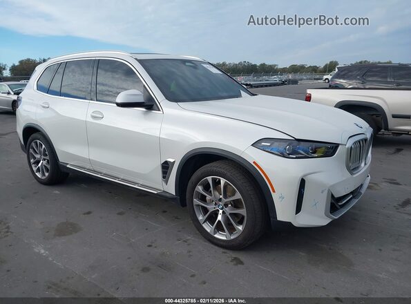 5UX13EU06R9V10220 2024 BMW X5 Белый Передняя правая четверть