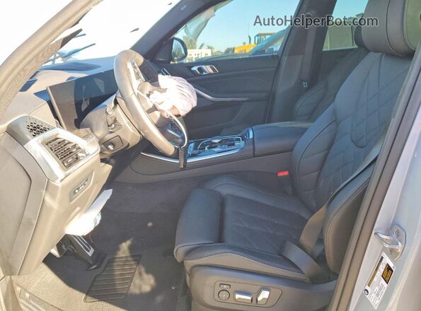 5UX13EU08T9044202 2026 BMW X5 Gray წინა სალონის ხედი