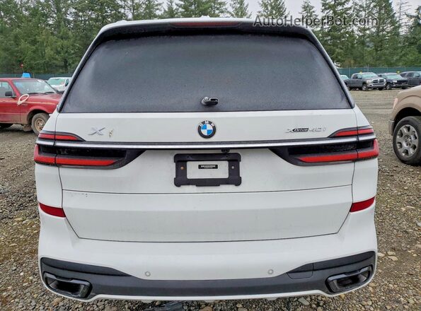 5UX23EM01P9P81669 2023 BMW X7 White Vista trasera