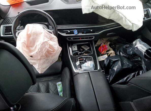 5UX23EM01P9P81669 2023 BMW X7 White Vista del salpicadero