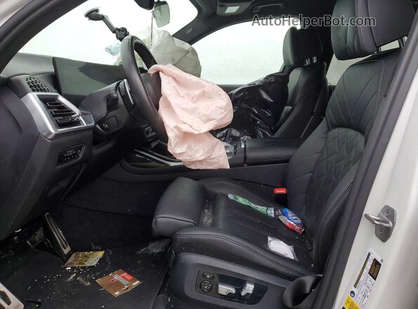 5UX23EM01P9P81669 2023 BMW X7 White Vista interior delantera