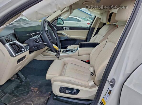 5UX23EM01R9T90024 2024 BMW X7 White Vista interior delantera