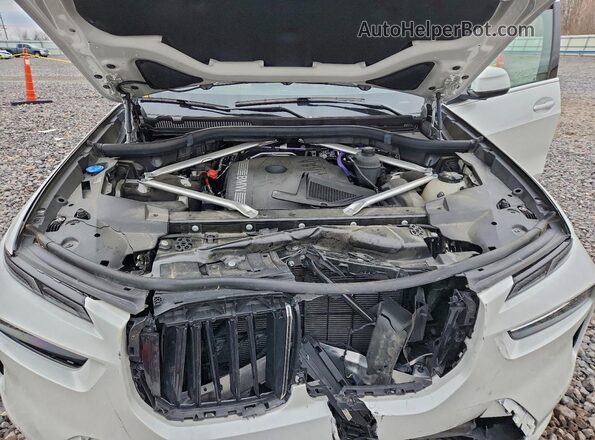 5UX23EM01R9T90024 2024 BMW X7 White Vista interior trasera