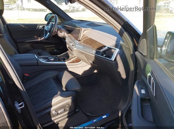 5UX23EM01R9V78400 2024 BMW X7 Black Widok wnętrza z przodu