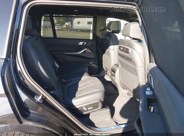 5UX23EM01R9V78400 2024 BMW X7 Black Widok naklejki z numerem VIN